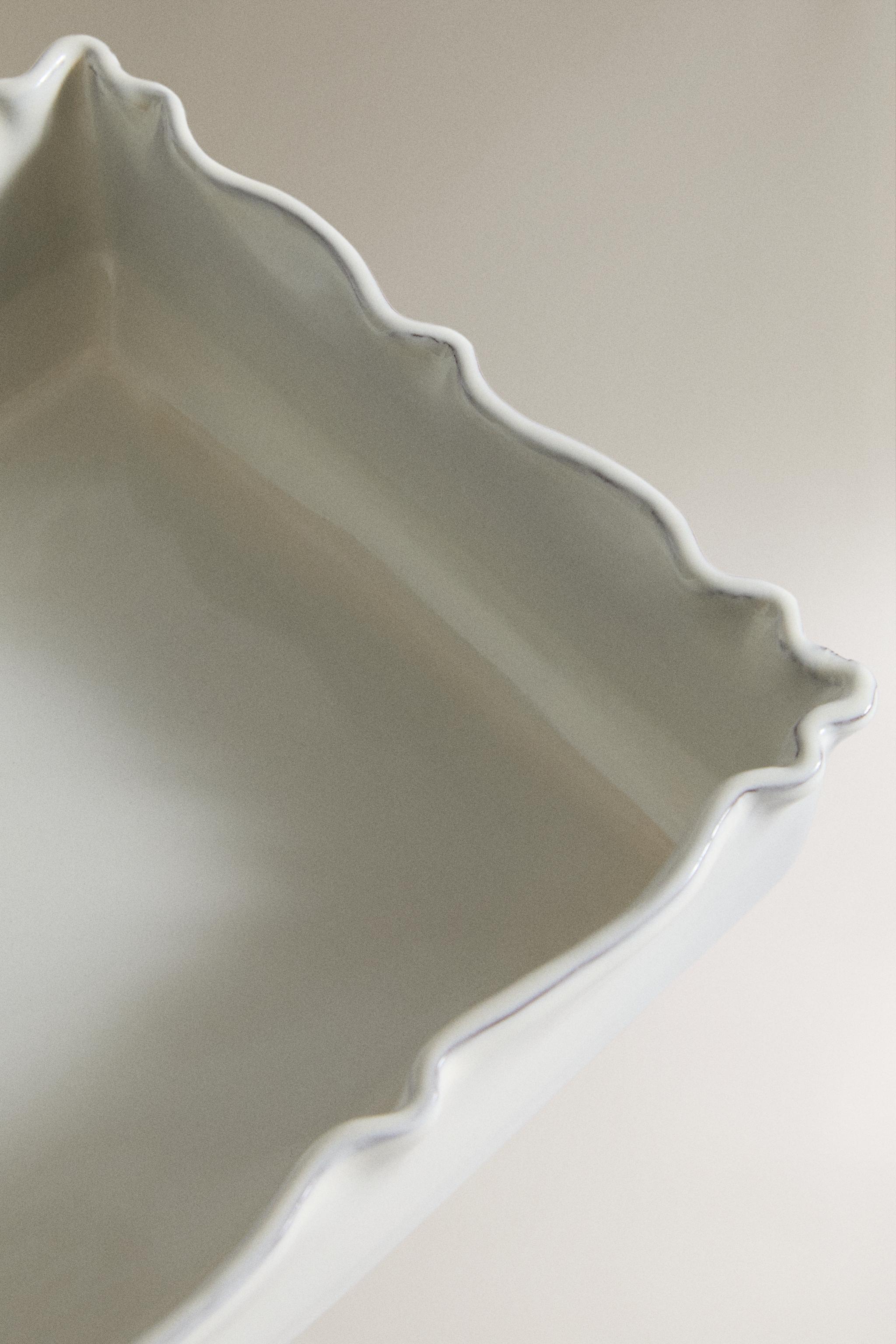 TEXTURED EARTHENWARE OVEN SERVING DISH